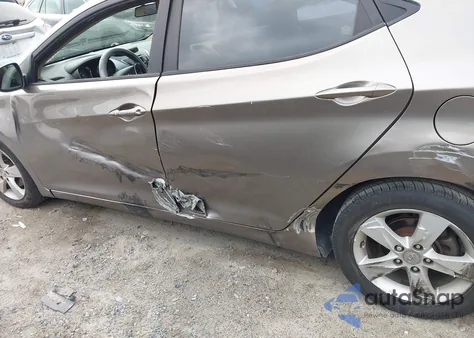 2013 Hyundai Elantra Gls/Limited z USA, uszkodzony, nr VIN 5NPDH4AE4DH366032